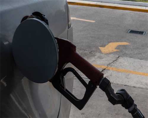 仙林街道城管传承雷锋精神 践行城管担当