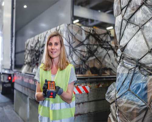 这段视频，看着看着就哭了……