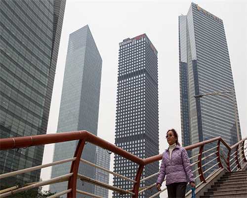 马上办|光明一新楼盘周边频现污水外涌，区住建局介入