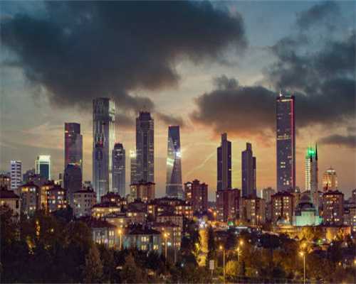 金茂广场建设展示“鹤城速度”