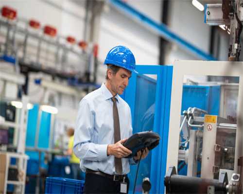 民警巡逻途中发现一只“小鹰”它咋一动不动……