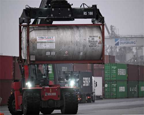 她是天赋惊人的女子篮球运动员，曾强势夺得53分，至今无人打破