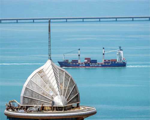 汕头老住宅装上新电梯 住户上下更方便