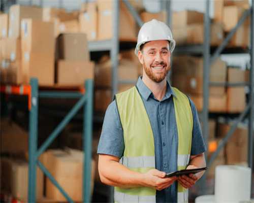 被认定为“刺头”，针孔摄像监视业主？5人被拘→